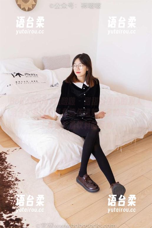BoBoSocks袜啵啵-甜甜圈 BoBoSocks袜啵啵 - 甜甜圈和我的双人组合,私房写真竟能传递如此多的能量——主要是能量饮料的帮助!