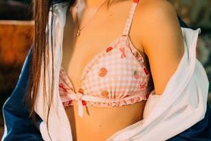 GIRLT果团网 – 高清比拼：陈迪娅的短裤搭配，谁能比？