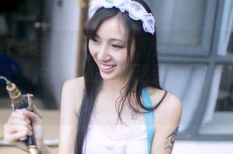 GIRLT果团网 – 龚玥菲黑白写真：这不仅是一张照片，而是我的迟到感悟，边喝茶边闲聊的抒发。