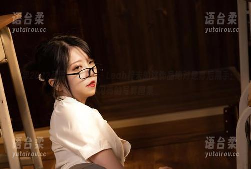 如果2022圣诞能拿个奖，Leah梓未的这饰品绝对是幕后黑手：闪亮的写真图集