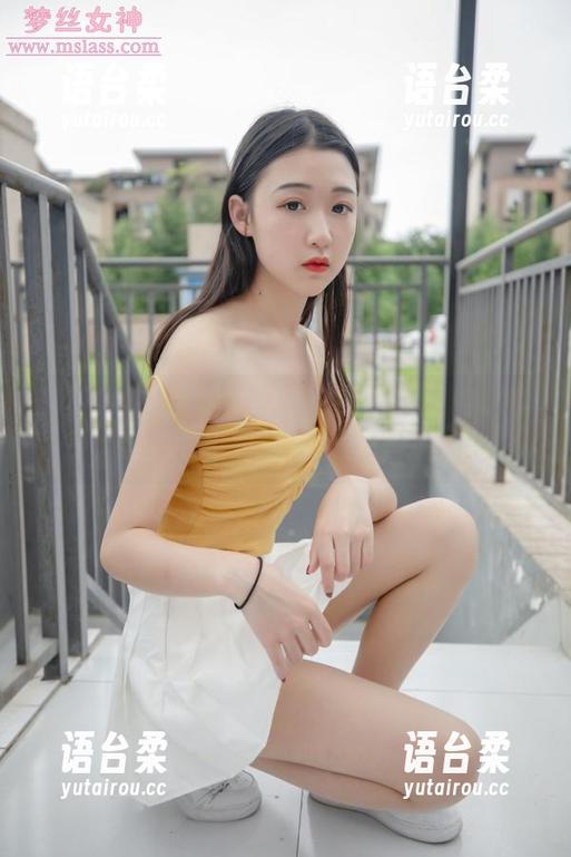 MSLASS梦丝女神 - 素梦在阁楼的穿搭，丝袜也别留遗憾，图包在等你