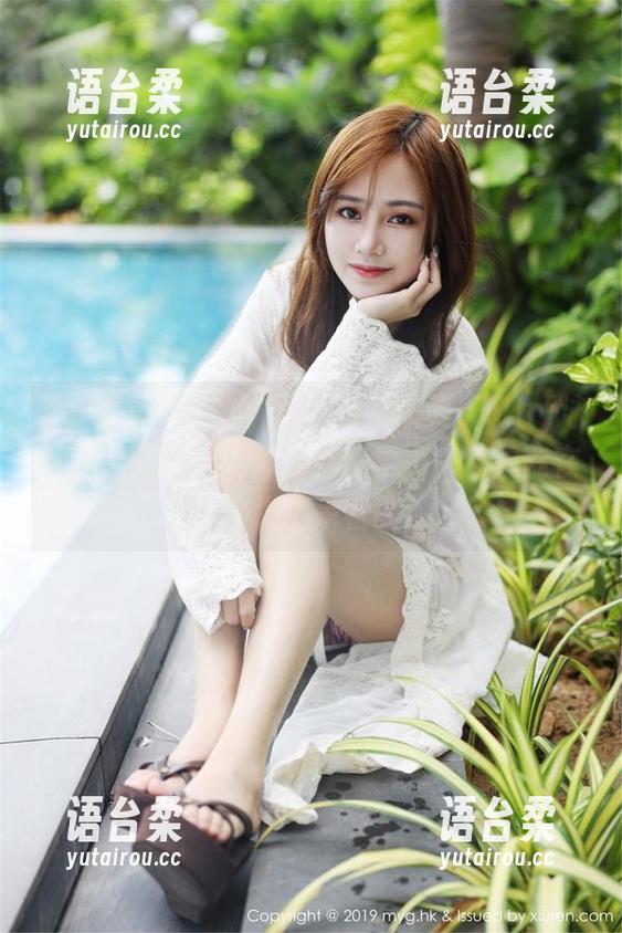 MyGirl美媛馆 - 游不游？糯美子Mini泳池作品集：这游泳姿势我学不来，只能在沙发上呆着。