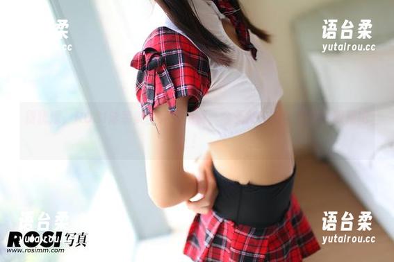 ROSI 别犹豫,ROSI泳装美图完全免费,今天就来放飞自我的眼睛吧!