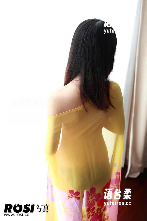 泳衣写真在ROSI，这种不费吹灰之力的诱惑，真厉害。