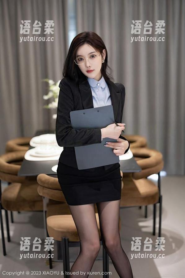 XIAOYU语画界 - 制服套图放送，Miko酱在镜头前的每一个瞬间都是一幅画