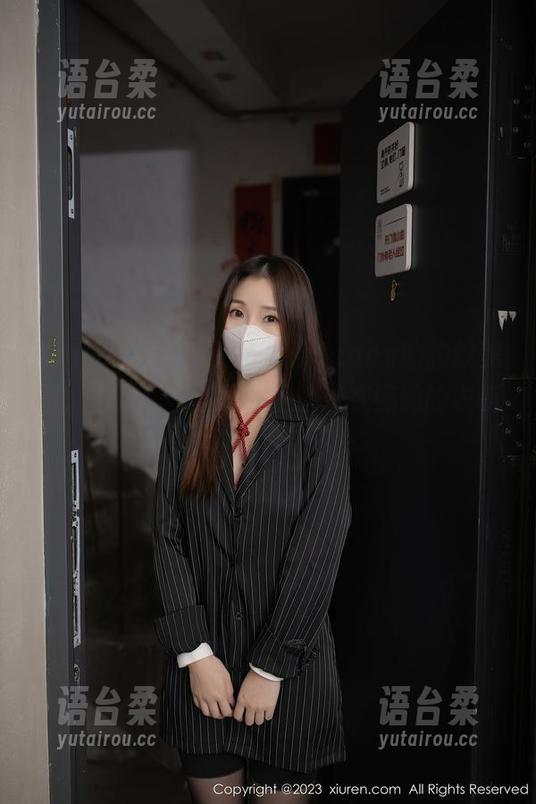 Xiuren秀人网 - 何梦兮Stacy的豹纹美图，上次见到这图案我还是在妈妈的衣柜里。