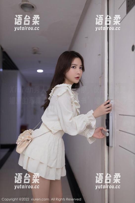 Xiuren秀人网 - 更新不停，快来看大美媚京的写真集，她的‘秘书’如你所想吗？
