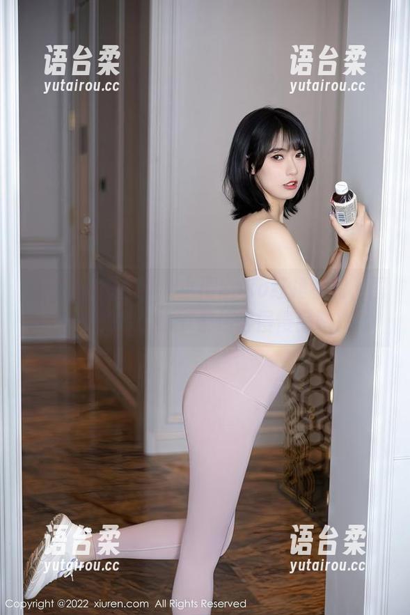 Xiuren秀人网 - 小樱koko红裙福利，图包中的每个细节都值得慢慢品味。