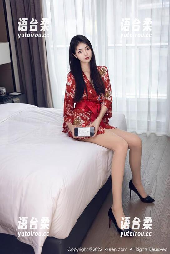 Xiuren秀人网-艾小青 Xiuren秀人网 - 白裙的最新写真集:艾小青来了吗,带着一抹清爽?