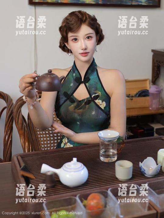 Xiuren秀人网 - 天台私房，软软子的那一刻，整个人都被深幽的天空包围。