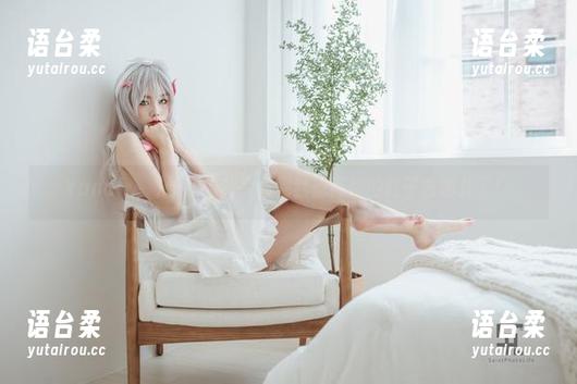 Yuna(윤아)长腿福利，看到就想问她的鞋子去哪儿了！