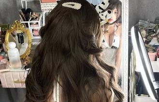 一笑芳香沁的少女与花，难道花也会撒娇？图片合集