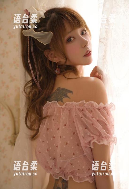 高清的凛子酱短裙，那眼神一样撩人啊。