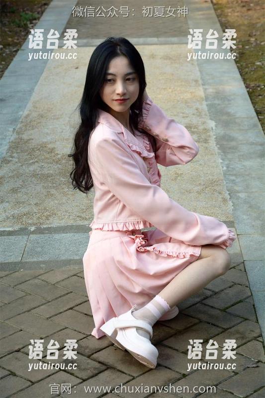 初夏女神-点点 初夏女神 - 分享点点的异国校服合集:想问,真穿出教室的气场吗?