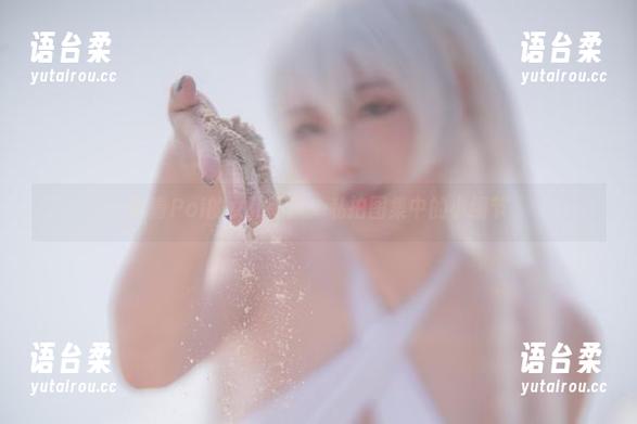 刺青Poi的女仆画风：私拍图集中的小细节