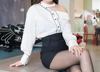 嗲囡囡 – 曼苏拉娜的图集：剧情在色彩中穿梭
