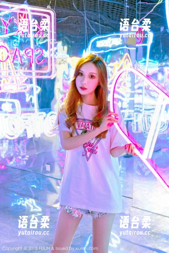 嗲囡囡 - 欣欣Rubybaby在粉色的海洋中游泳，这美图我就想把壁纸尺寸调大，全屏展示她的俏皮！
