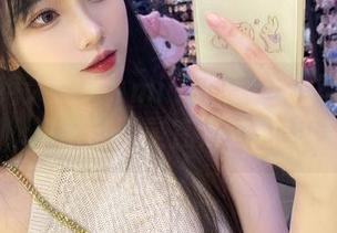 谁能拒绝大肉丸Amiee的水手服写真？下载之后，想象自己是在海边也太好玩了。
