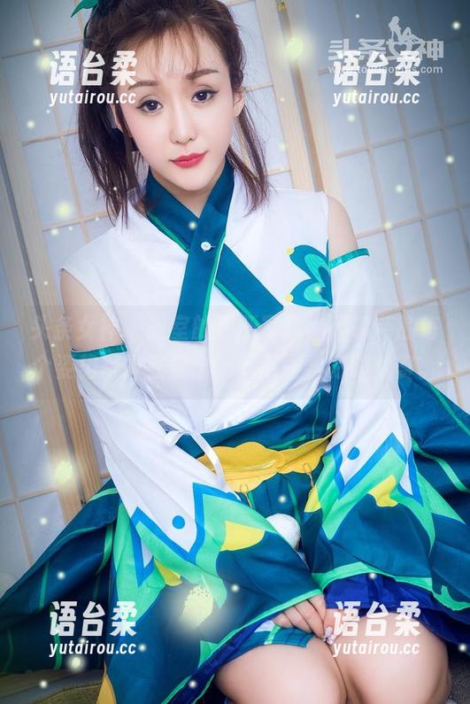 头条女神 - 教室的最新写真，高韩菲的每个姿势都像在留念，冠军版学习印象赛。