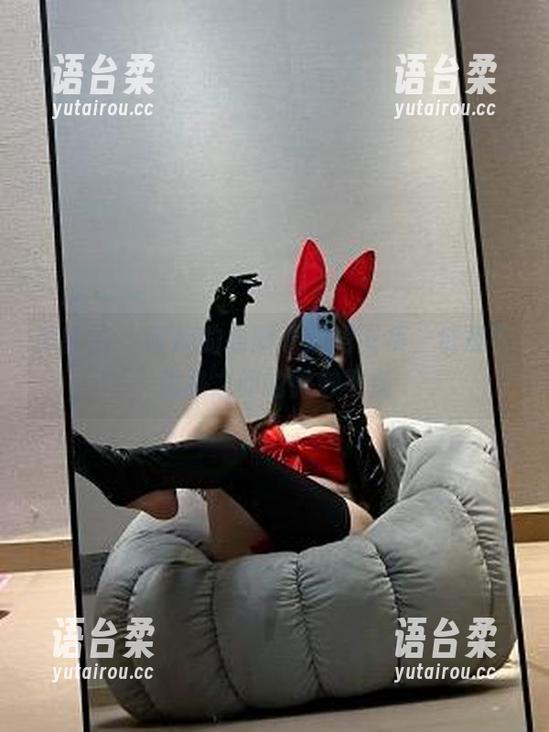 微密圈 - 奔跑的晶骡子红裙图集，俏皮与优雅之间的微妙平衡