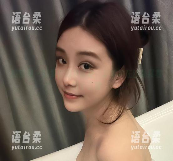 微密圈 - 奶雯的黑色冒险：分享她在暗处藏着的小怪兽
