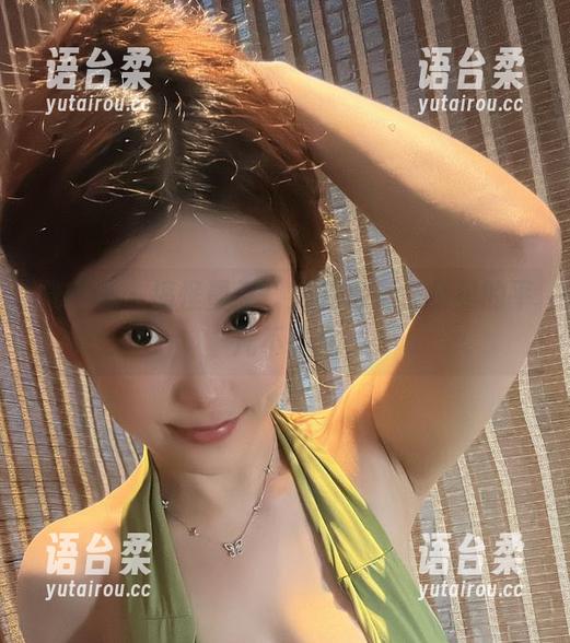 微密圈 - 搞怪墨绿，奶雯写真合集里的平凡不平凡