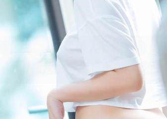 姜仁卿(강인경)不做情人节的主角，反倒让我们想起那些年情爱的蹉跎！