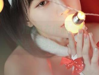 姜仁卿(강인경)的内衣作品，图集中似乎藏着些欢愉的暗示。