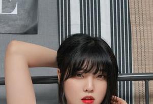 宋哈娜(송하나)一出门，图库更新速度快过我打开冰箱的频率！最新破洞牛仔裤马不停蹄来袭！