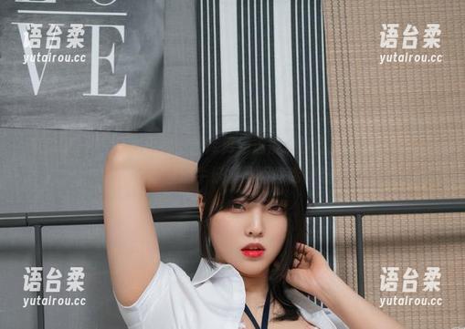 宋哈娜(송하나)一出门，图库更新速度快过我打开冰箱的频率！最新破洞牛仔裤马不停蹄来袭！