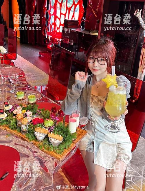 哈哈，宝儿mysterial这个自拍真会玩！原图和资源，放马过来吧！