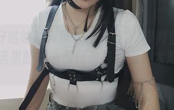 小容仔咕咕咕w带来的完美2B审判官套图，精选里的那一份优雅与挑逗，太难得了。