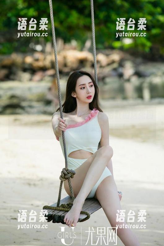 尤果网 - 不得不说，莉恩在浴缸的这张图，真让人举起手来想点赞！