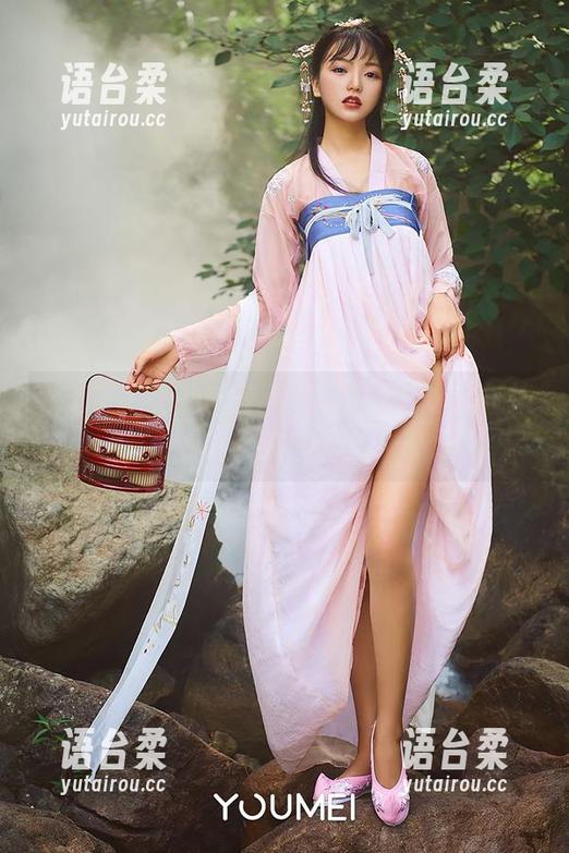 尤蜜荟 - 海边的菲儿写真，试问谁能抵挡这样的浪潮？
