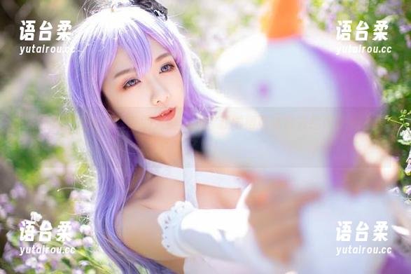 这张原图里希希_啾的犬獒旗袍，我觉得可以拿去给设计师上课了吧！