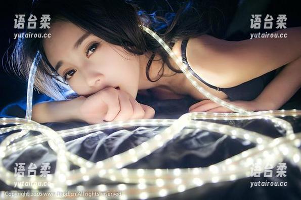 推女神-娜依灵儿 推女神 - 最新的透明风潮?娜依灵儿与其余光分享