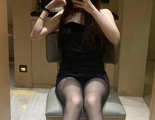 微密圈 – 美图集：提袜少女在海滩上的小冒险！