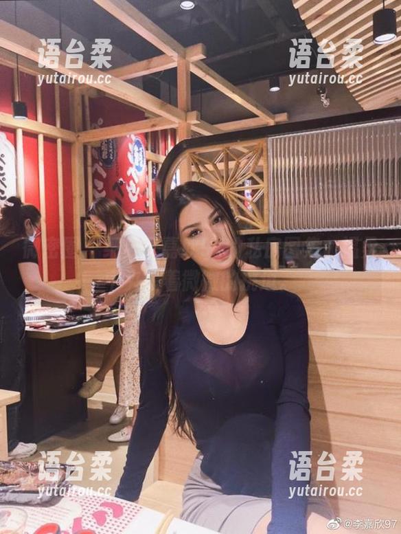 微密圈 - 细数李嘉欣97的私房图集，温柔中夹杂着微微的挑逗。