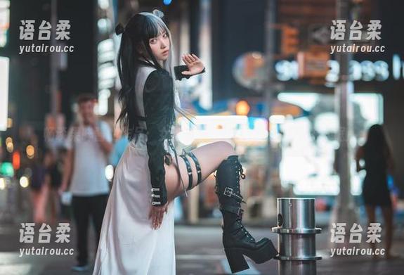畅谈果咩酱的作品：女友资源，让人恍若置身浪漫戏剧。