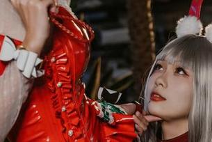柒柒不可爱的原图：深夜公园JK，衣服的颜色叫人窥探，点滴中自有迷离的氛围。