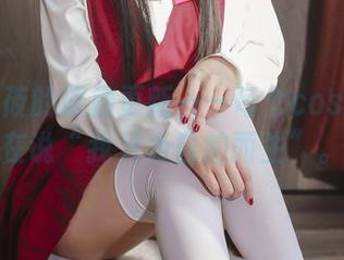 樱井小莜的旅拍更新——每个cos都仿佛在说“我只为自拍而生”。