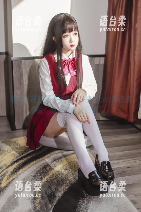 樱井小莜的旅拍更新——每个cos都仿佛在说“我只为自拍而生”。