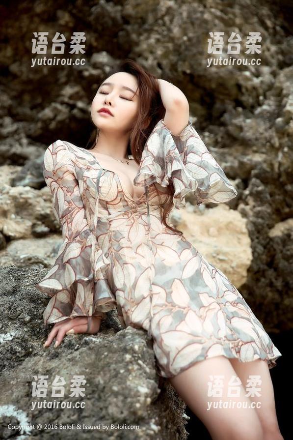 波萝社 - 夏美酱又来了，这组写真让我恍惚间以为我也能在夏天里变美……