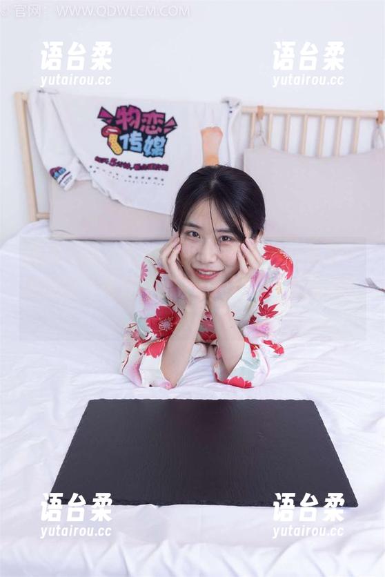 物恋传媒-elise 物恋传媒 - 在elise的白衬衫里,总有一种想停下来仔细观看的冲动,她真会选作品。