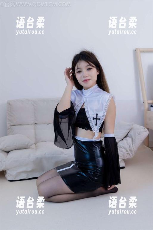 物恋传媒 - 小谷全套自拍挑战：有没有发现，自拍里藏着她对生活的一点点叛逆？