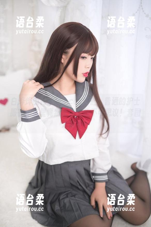 白烨烨的豹纹护士cos体验：普通的护士服在她这里竟然变得如此不可思议！套图大赏中…
