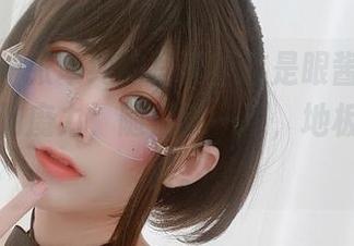 这不是一张单纯的写真，这是眼酱大魔王w美脚的魔力，随便动一动，地板都在颤抖。