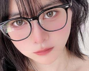 私房女仆的别样美图：眼酱大魔王w的调皮尝试