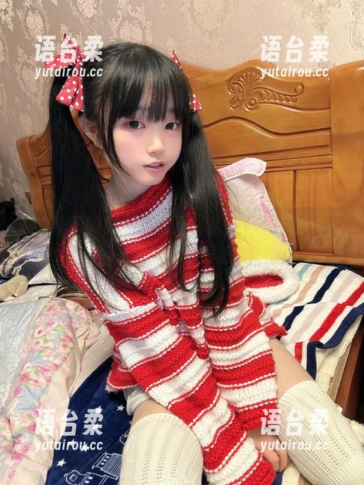 神沢永莉 神沢永莉的原图让我流鼻血,精选长腿的画面太魔性了…擦擦擦!