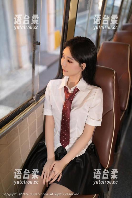 秀人网-周于希Sally 秀人网 - 牛仔裤里的周于希Sally,写真界的小撩人,离视线太近我们要崩溃了!